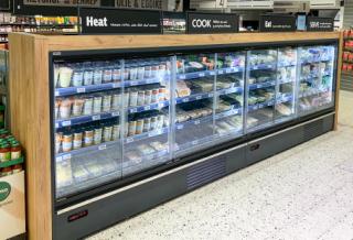Compact 1310 mm convenience cooler 